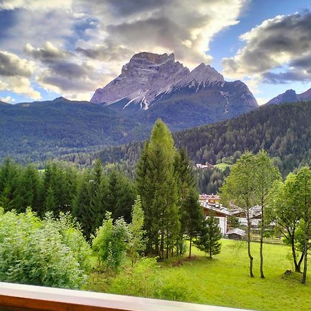 Deliziosa Mansarda Con Vista Dolomiti Appartement San Vito di Cadore Buitenkant foto