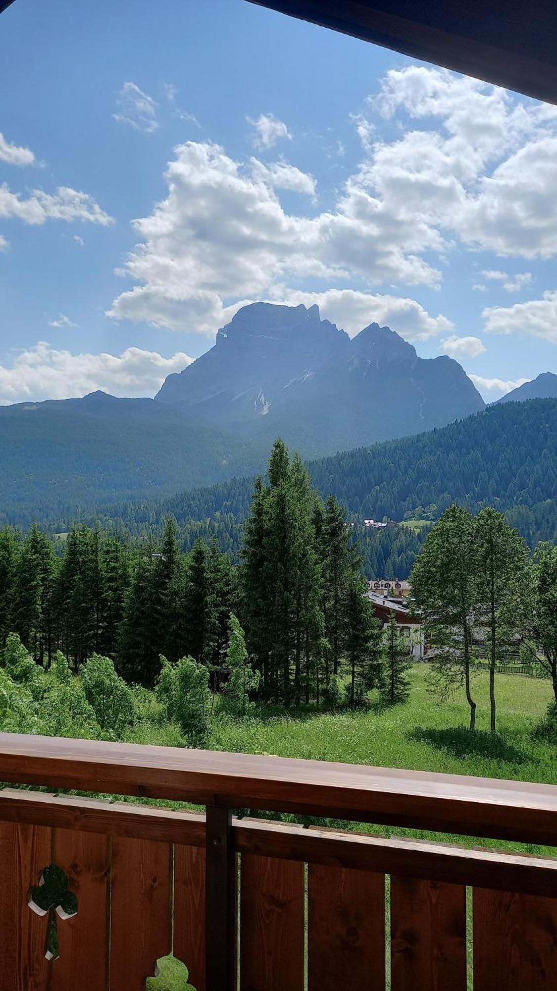 Deliziosa Mansarda Con Vista Dolomiti Appartement San Vito di Cadore Buitenkant foto