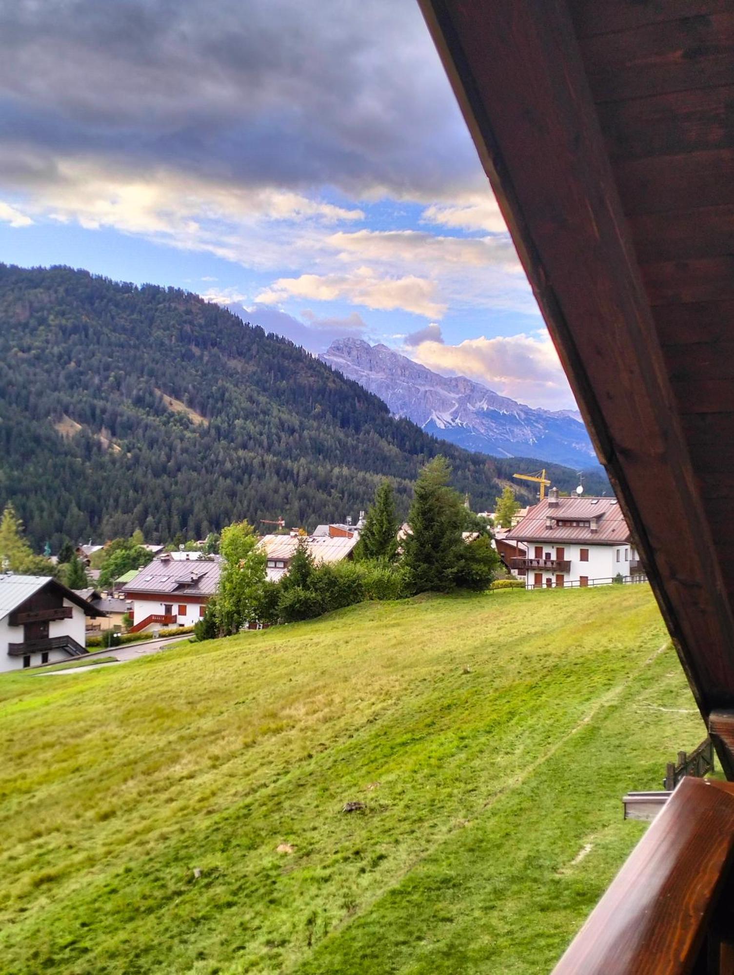 Deliziosa Mansarda Con Vista Dolomiti Appartement San Vito di Cadore Buitenkant foto